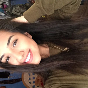 Meet your Posher, Crystal
